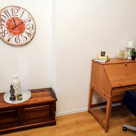 Exquisite 1 Bedroom Apt With Balcony In Center