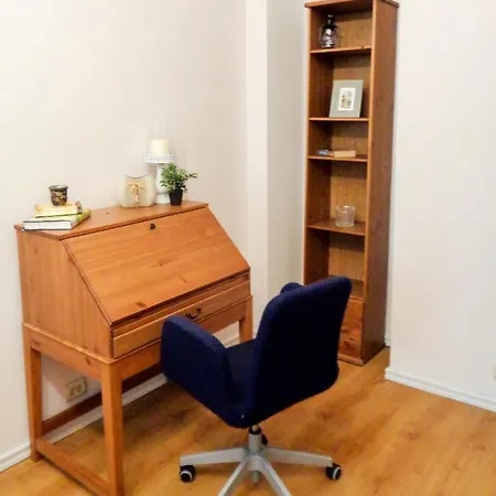 Exquisite 1 Bedroom Apt With Balcony In Center *
