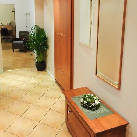 Exquisite 1 Bedroom Apt With Balcony In Center Apartamento *