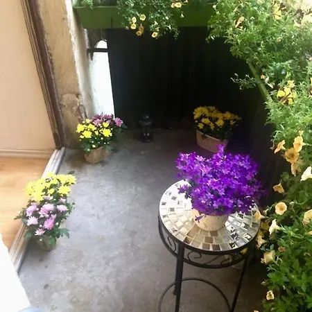 Apartamento Exquisite 1 Bedroom Apt With Balcony In Center